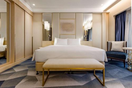 Suite with Lounge Access image 7