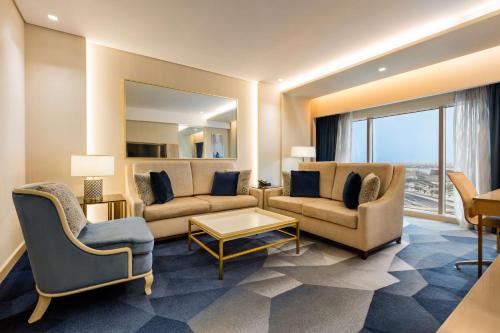 Suite with Lounge Access image 6