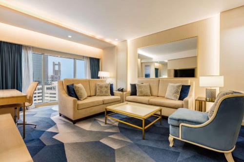 Suite with Lounge Access image 5