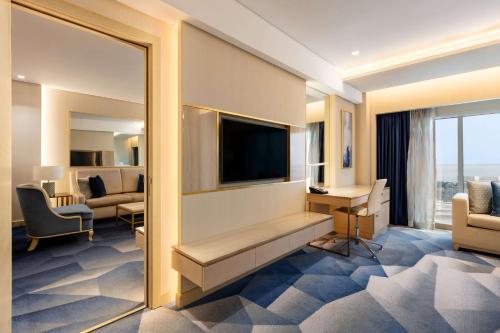 Suite with Lounge Access image 4