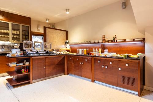 Roset Hotel & Residence - image 4