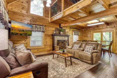 Game-N-Getaway Hot Tub WIFI Game Room Free Attraction Tickets!!! - image 13