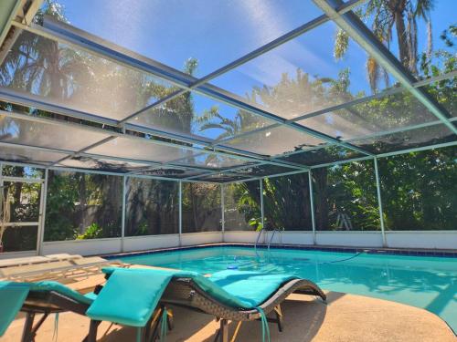 Largo, Fl Heated Pool 2 miles from Indian Rocks Beach Pets, Largo