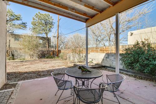 Dog-Friendly Albuquerque Home 1 Mi to U of NM! in Albuquerque, USA