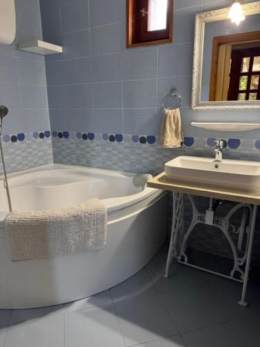Bathroom, GaLiBa Vendeghaz in Csajág