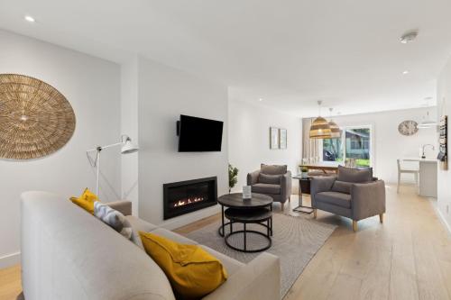Apartment with Balcony image 6