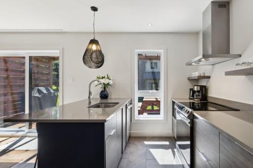 Three-Bedroom Townhouse image 8
