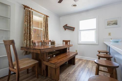 Cozy Nags Head Home Walkable to Beach with Hot Tub - image 4