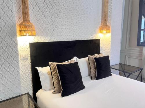 Prestige Twin Beds Suite image 6