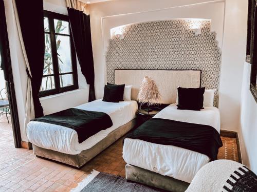 Superior Twin Room image 3