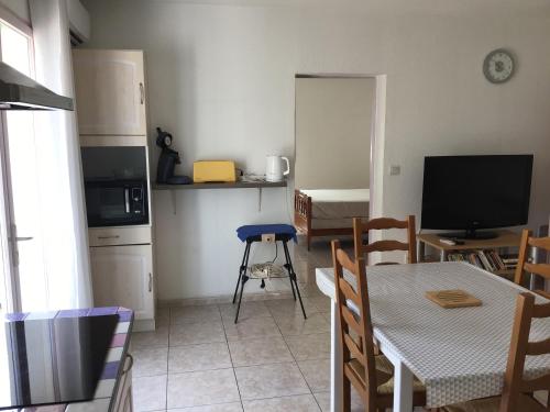 共用Lounge/電視區, Appartement avec extérieur et parking gratuit (Appartement avec exterieur et parking gratuit) in 佩皮尼昂市中心