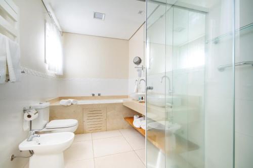 Premium Suite with Spa Bath image 4