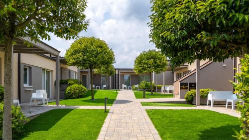 Aurora ApartHotel - Castelnuovo del Garda Aurora ApartHotel - Castelnuovo del Garda