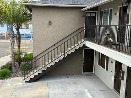 Min to Downtown/Beach/Parks Free Parking Sleep 3+ detail