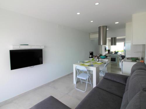 Studio room in Estudio acogedor con terraza y parking incluido - ES-258-33