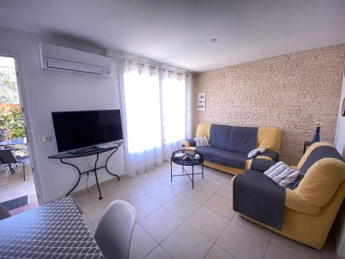 Gite Thym spa au coeur d'une oliveraie des Corbières gîte à louer Saint-Jean-de-Barrou