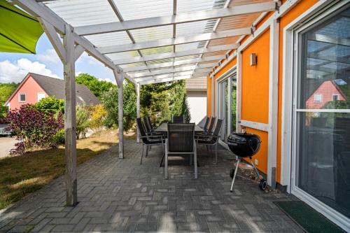 Erkély/terasz, Ferienhaus Aurora mit Kamin und Terrasse in Robel/Muritz