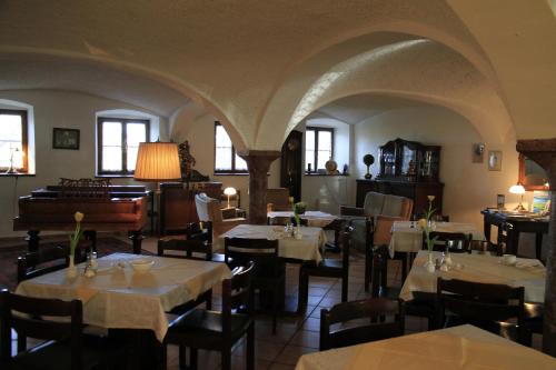 Restaurant, Pension Poschmuhle in Traunreut