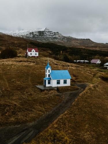 Viesnīcas āriene, Tiny Church in Stöðvarfjörður (Tiny Church in Stoðvarfjorður) in Stodvarfjordur