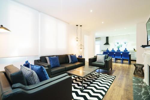 Town Hall Apartments - image 5