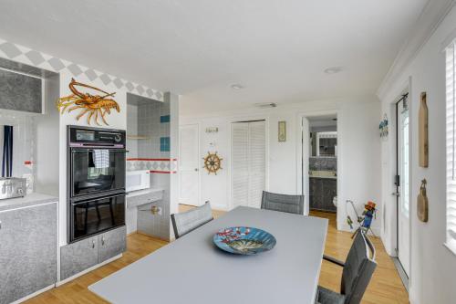 Walk to Beach Florida Keys Gem with Ocean Views in Layton (FL)