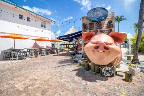 Walk to Beach Florida Keys Gem with Ocean Views in Layton (FL)