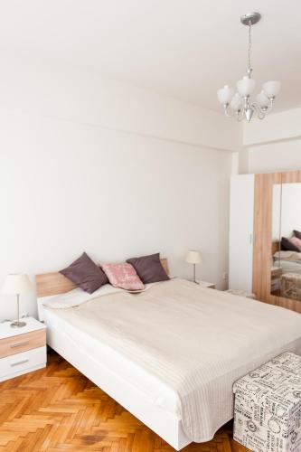 Stunning Design Apartment - image 11