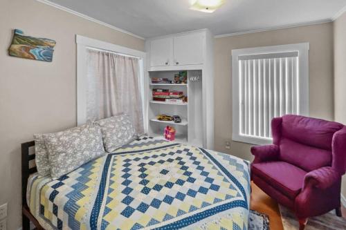 Vintage Beach Cottage - image 12