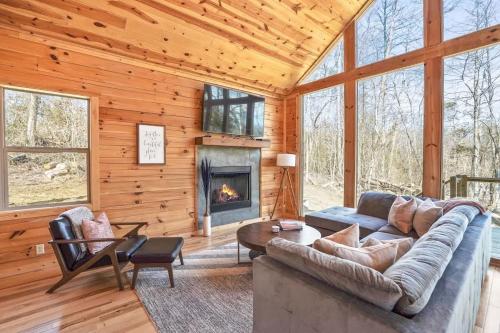 Fern Woods A modern take on Hocking Hills cabins thumb 2