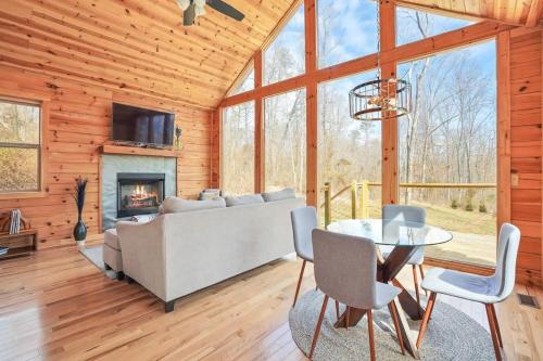 Fern Haven A modern take on Hocking Hills cabins in McArthur, USA