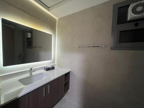 Semi by Badri - The Premium Modern 1BHK, Ajman (photo 8)