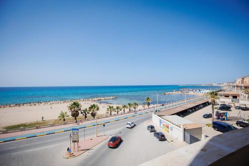 Apartment with Sea View image 1