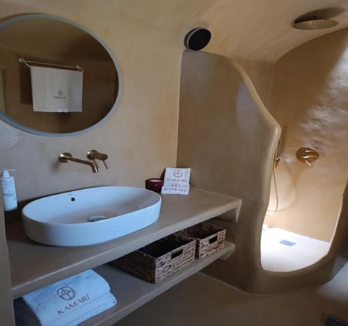 Kamarí Real Living, with Caldera views and Jacuzzi (Kamari Real Living, with Caldera views and Jacuzzi) in Thirasia