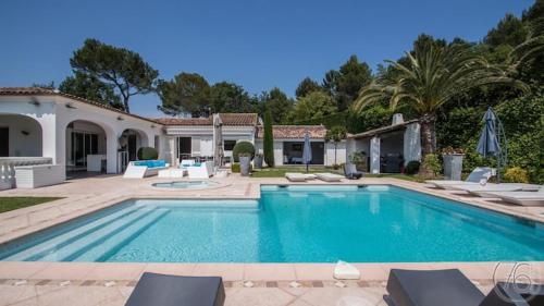 Splendide Villa avec Piscine Fitness in Le Cannet