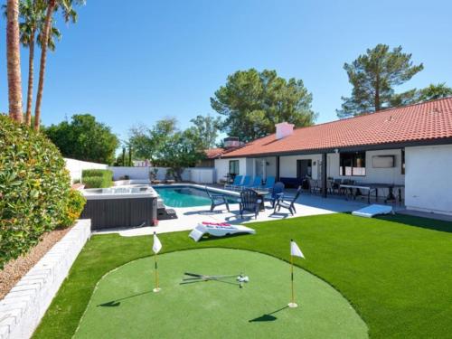 Pickleball-Basketball-HeatedPool-Spa-2 Primary BRs