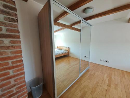 Elegant and Spacious 4BR Loft in Charming Vinohrady, Praga (foto 4)