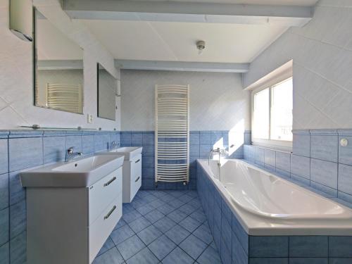 Elegant and Spacious 4BR Loft in Charming Vinohrady, Praga (foto 11)