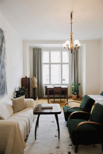 Stylish and unique 2 bedroom flat with balcony in Letna, Прага (фото 9)
