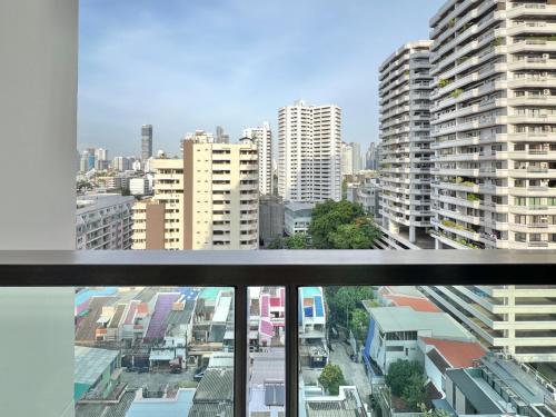 Stylish Modern 1BR - Ultra Fast Wifi - BTS Phrom Phong, Бангкок (фото 5)