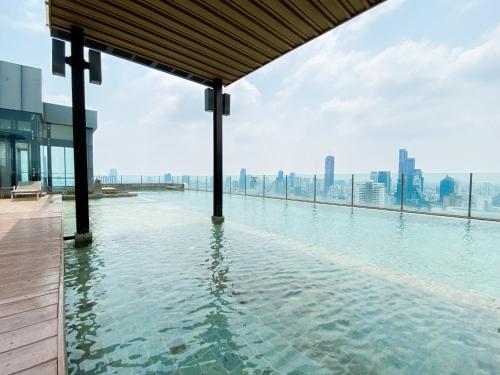 Stylish Modern 1BR - Ultra Fast Wifi - BTS Phrom Phong, Бангкок (фото 7)