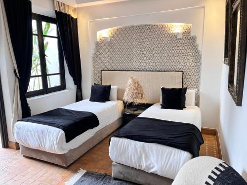 Superior Twin Room image 5