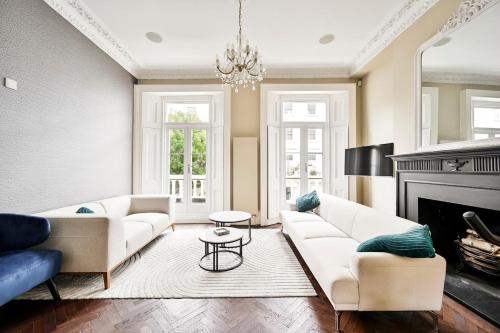 4 Rooms, 5 Beds, Spacious House, Лондон
