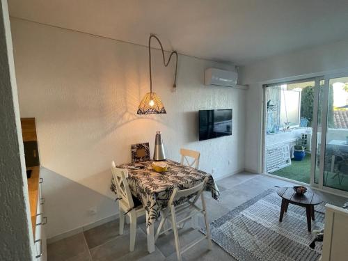 Studio with port view terrace with AC near Bistro Teatro