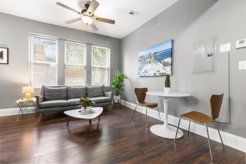 Stylish Humboldt Park Retreat - Walk to Parks & Easy Transit! – khách sạn tại Logan Square
