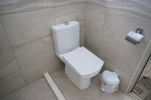 One-Bedroom Apartment image 6