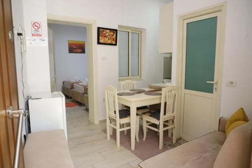 One-Bedroom Apartment image 5