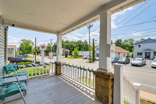 Walkable Abode in Stroudsburgs Business District! in 斯特勞茲堡