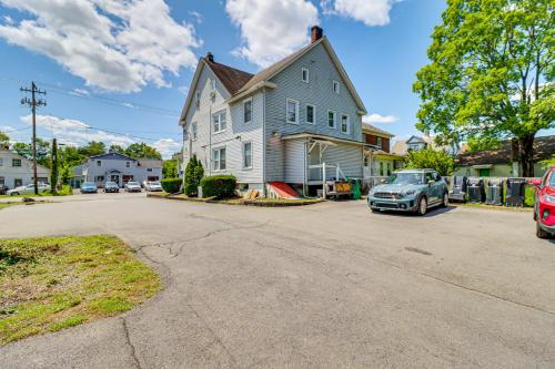 Walkable Abode in Stroudsburgs Business District! in 斯特勞茲堡