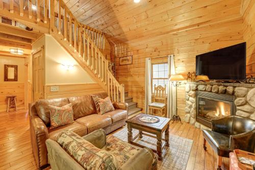 Warm and Woodsy Rothbury Escape with Loft and Porch in Rothbury, USA