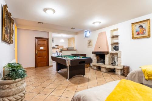Villa Violeta with the sea view, 3 min walk to the beach, Split (photo 10)